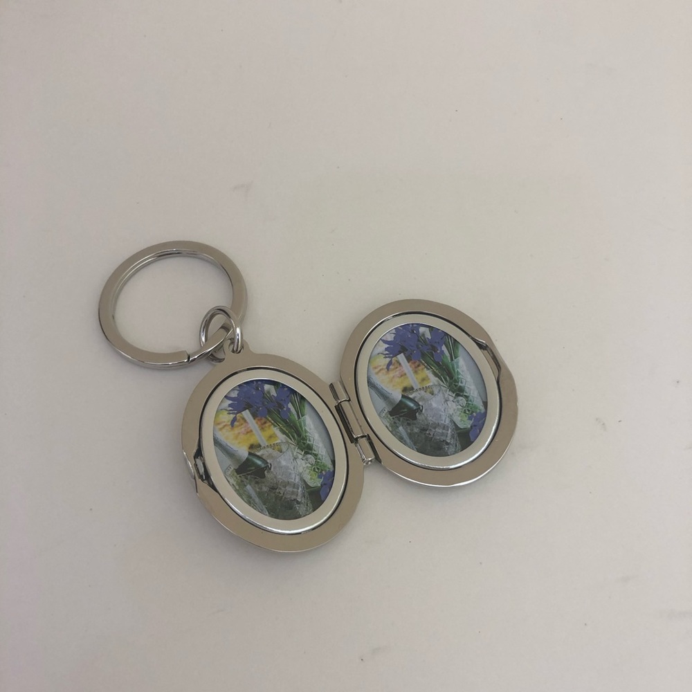 Silver Locket Keychain - Picture 2 of 3